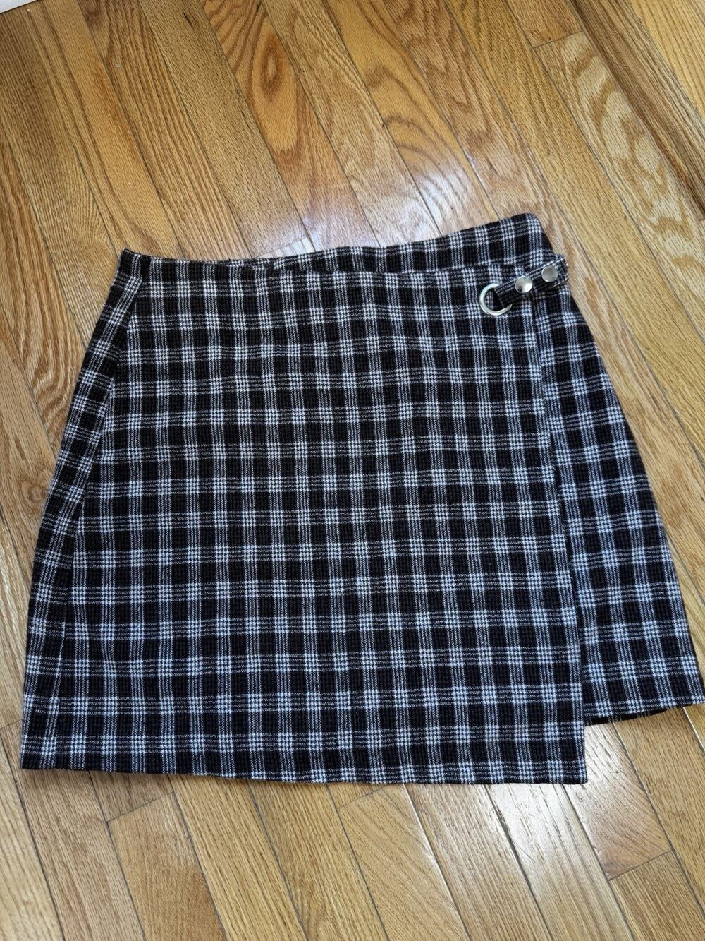 Harper Heritage Plaid Wrap Mini Skirt Brown Black Size L NWT Francesca’s